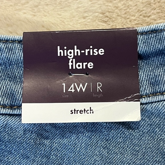 *NWT* Ava and Viv high rise flare jeans size 14W - Picture 2 of 5